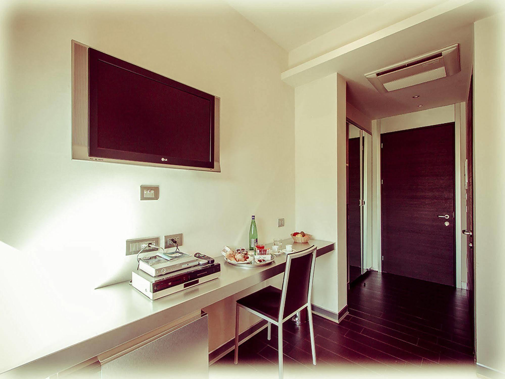 רומא All Ways Garden Hotel & Leisure מראה חיצוני תמונה